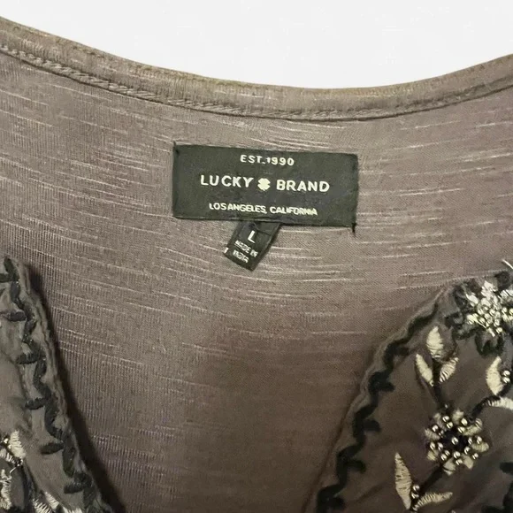 Lucky Brand Sleeveless Embroidered Floral V-Neck Blouse in gray L - Picture 4 of 4